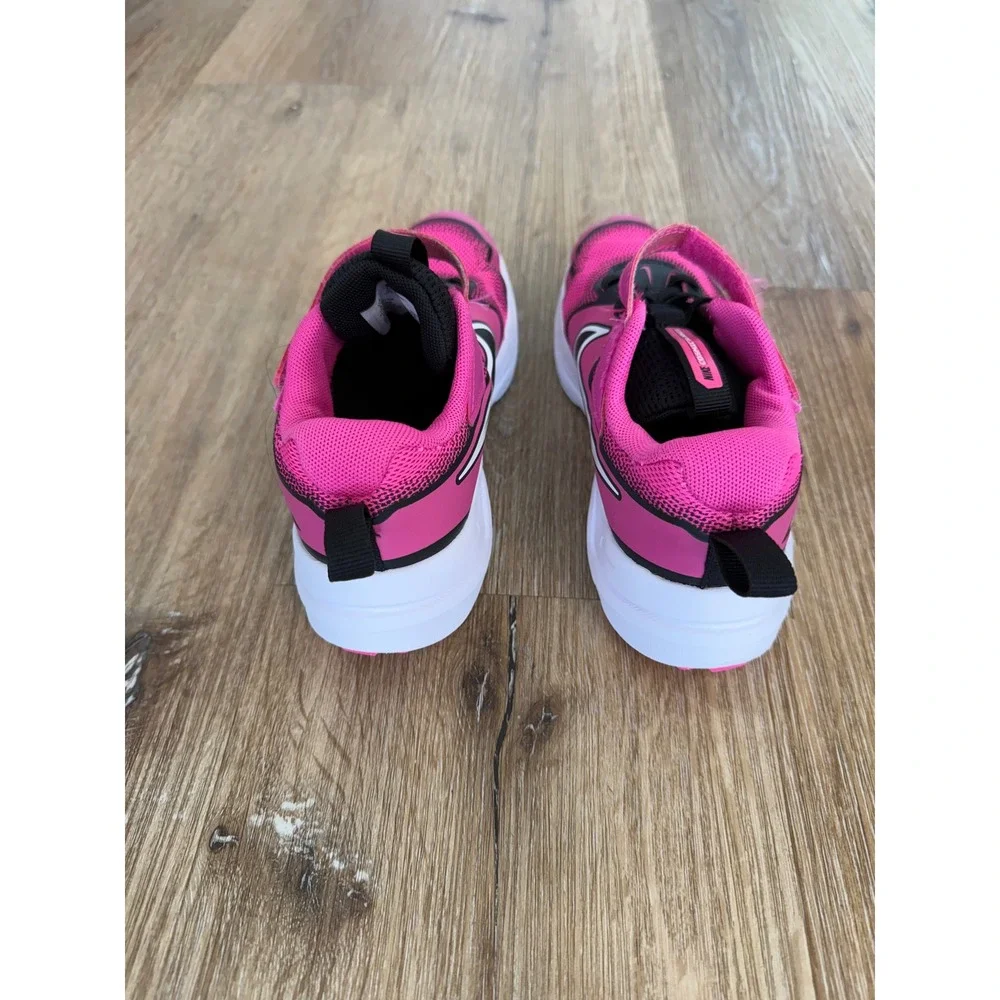 Nike cosmic runner